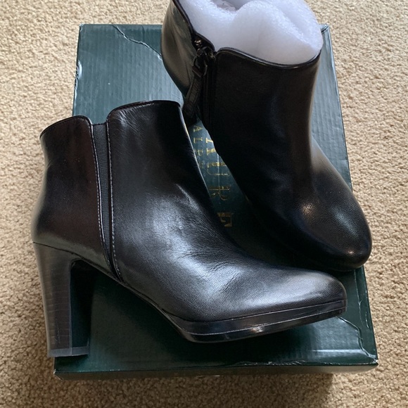 Lauren Ralph Lauren Marcy Black Leather Heeled Platform Boot Booties Sz 5.5 - Picture 2 of 7